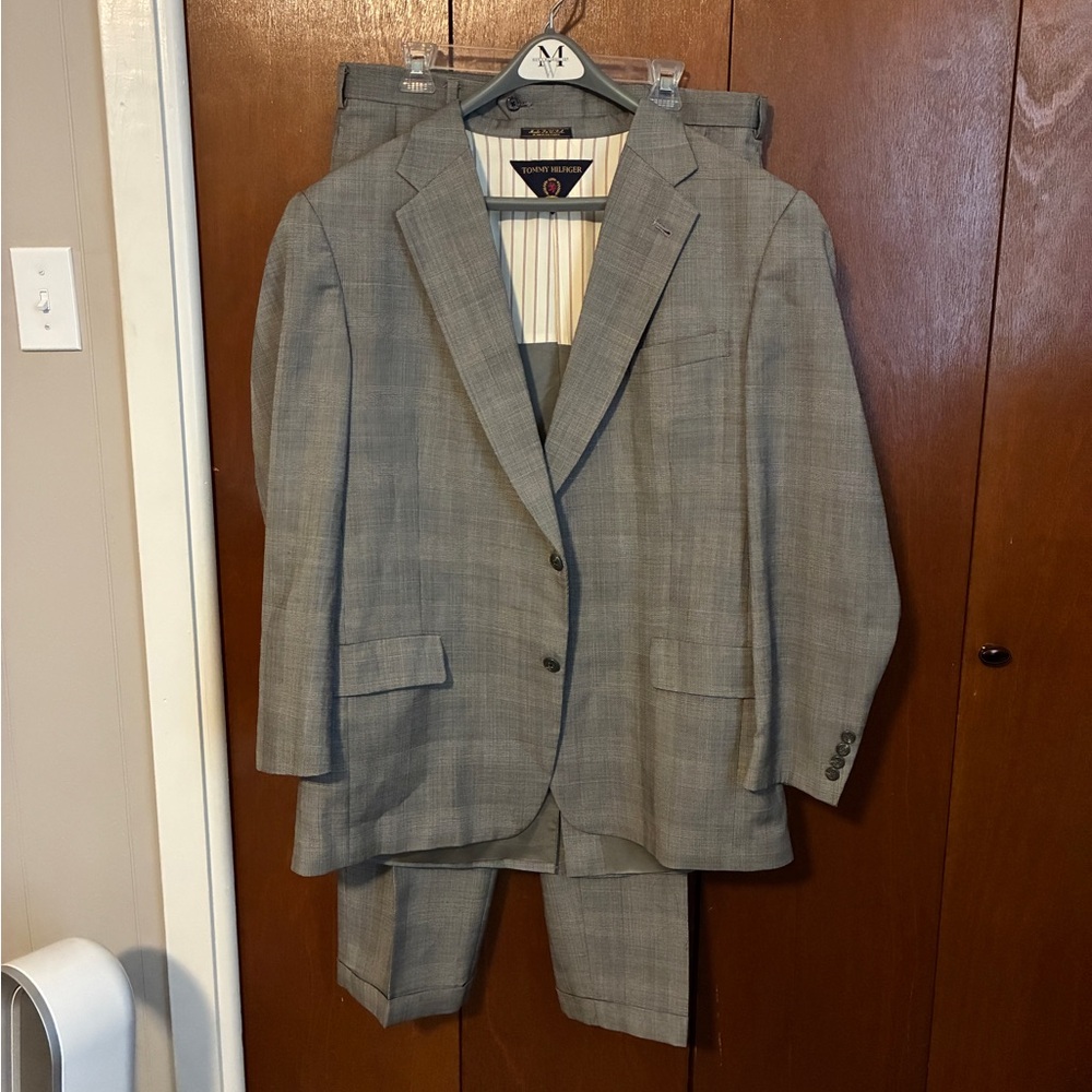 Tommy Hilfiger Gray Suit 46L